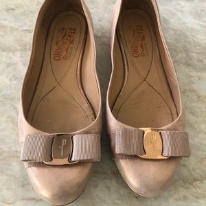 6.5B Ferragamo Rose Gold Varina Leather Flats